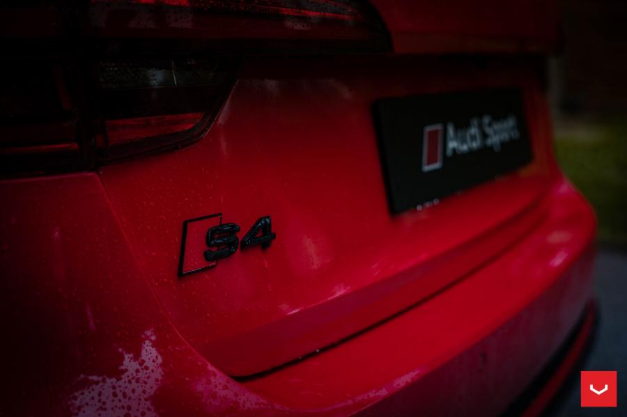 Логотип Audi S4 Avant on Vossen Wheels (VFS-2) 2019 года  (фото 15 из 37)
